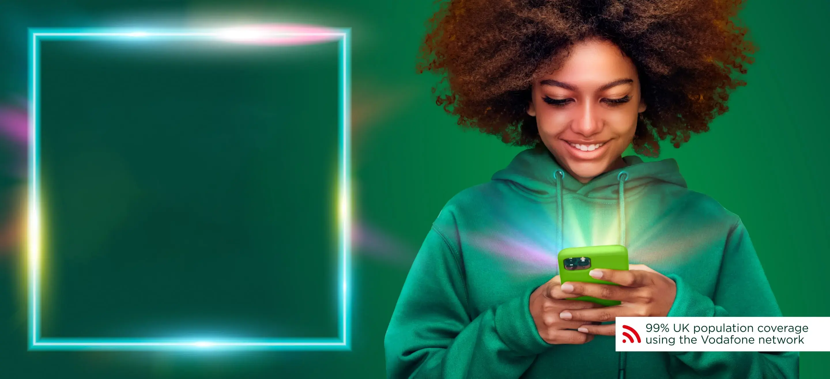 A smiling woman holding a mobile phone.